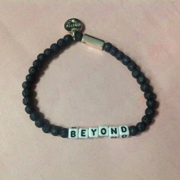 Retro BEYOND Black Lava Bead Stretch Bracelet - Picture 1 of 3
